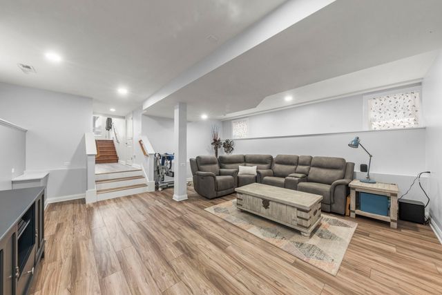 5136 W Winona Street, Chicago, IL 60630