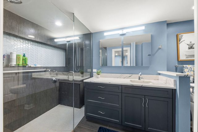 5136 W Winona Street, Chicago, IL 60630