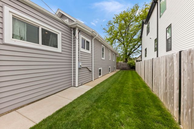 5136 W Winona Street, Chicago, IL 60630