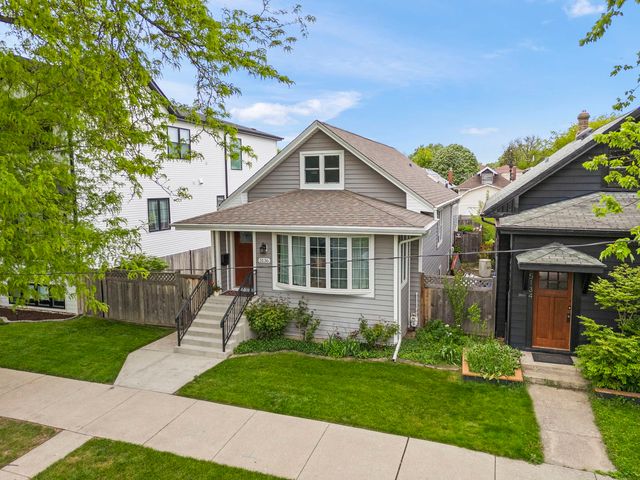 5136 W Winona Street, Chicago, IL 60630