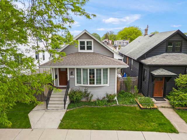 5136 W Winona Street, Chicago, IL 60630