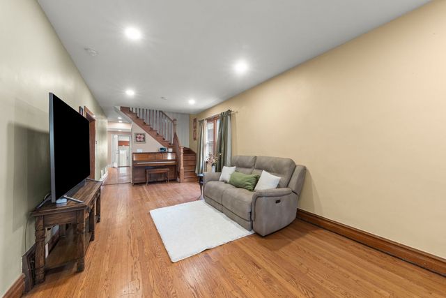 5136 W Winona Street, Chicago, IL 60630
