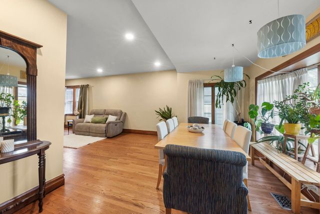 5136 W Winona Street, Chicago, IL 60630