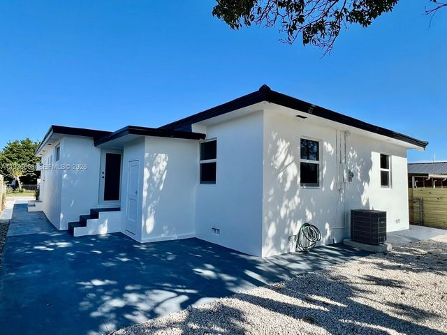 542 E 20th St, Hialeah, FL 33013
