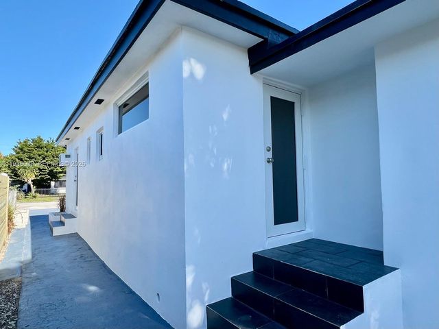 542 E 20th St, Hialeah, FL 33013