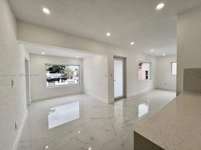 542 E 20th St, Hialeah, FL 33013
