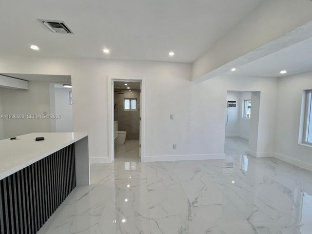 542 E 20th St, Hialeah, FL 33013