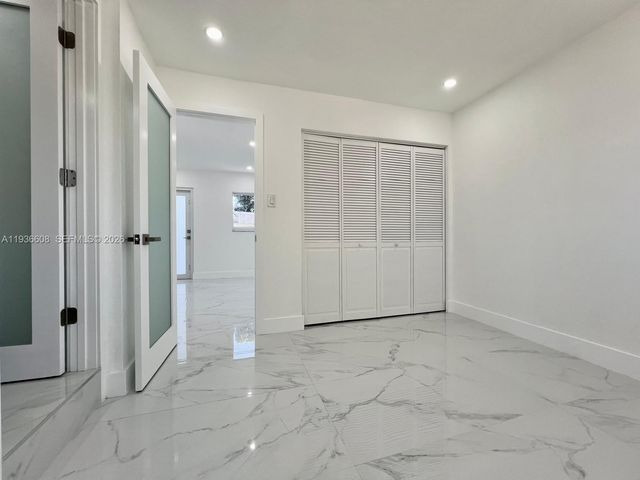 542 E 20th St, Hialeah, FL 33013