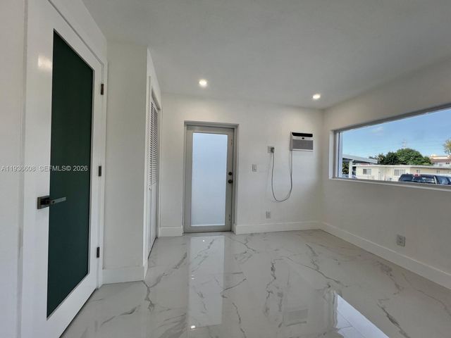 542 E 20th St, Hialeah, FL 33013