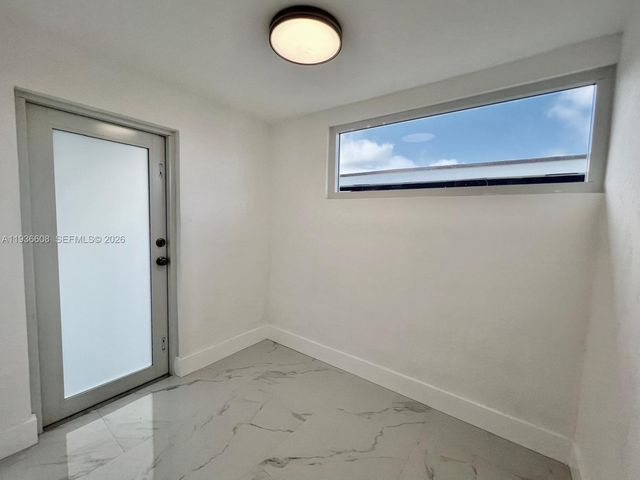 542 E 20th St, Hialeah, FL 33013