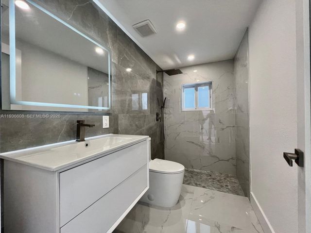 542 E 20th St, Hialeah, FL 33013