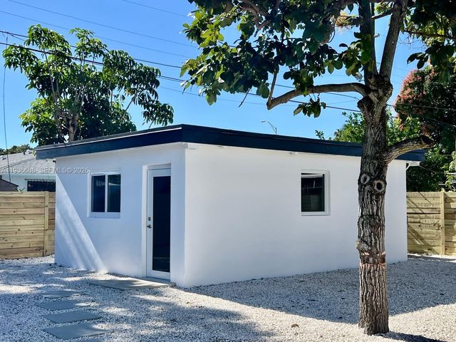 542 E 20th St, Hialeah, FL 33013