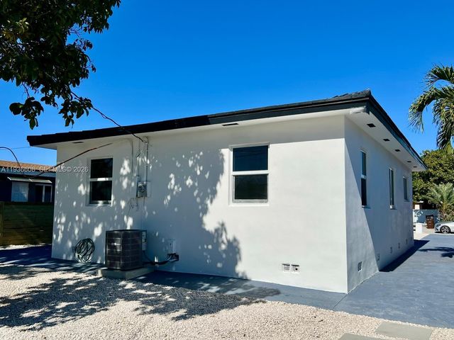 542 E 20th St, Hialeah, FL 33013