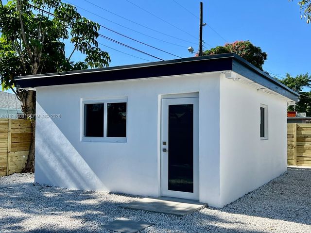 542 E 20th St, Hialeah, FL 33013
