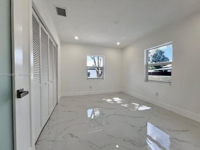 542 E 20th St, Hialeah, FL 33013