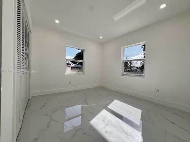 542 E 20th St, Hialeah, FL 33013