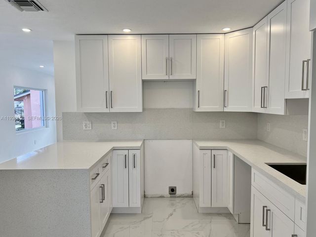 542 E 20th St, Hialeah, FL 33013