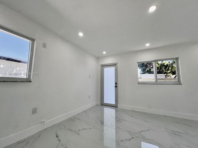 542 E 20th St, Hialeah, FL 33013