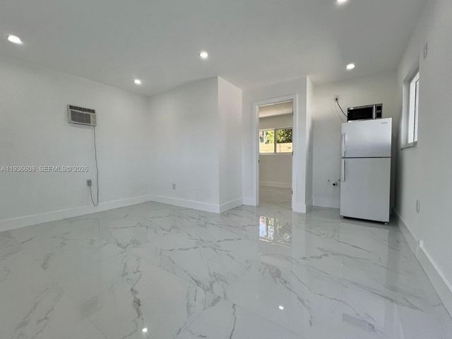 542 E 20th St, Hialeah, FL 33013