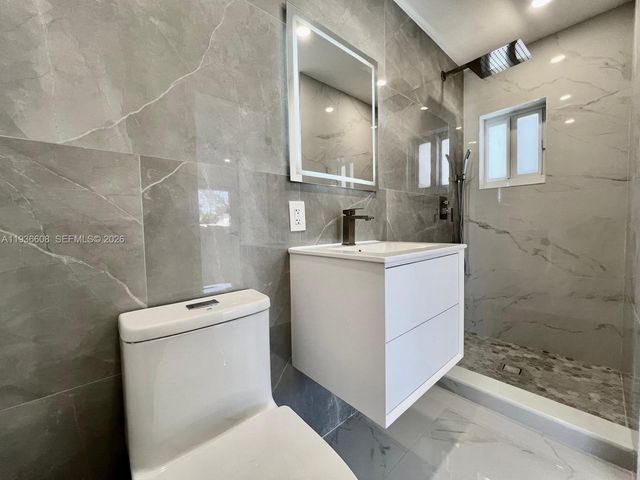 542 E 20th St, Hialeah, FL 33013