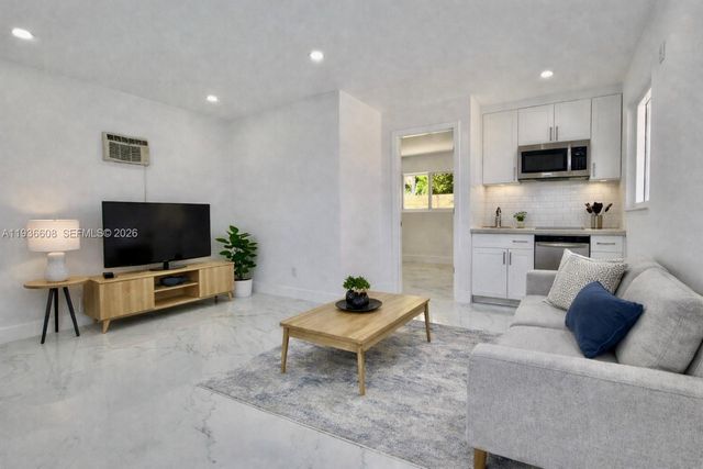 542 E 20th St, Hialeah, FL 33013
