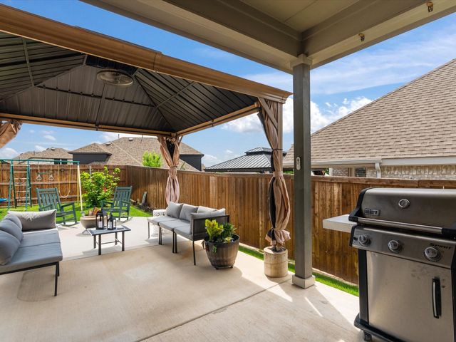 518 N Eagle Point Road, Van Alstyne, TX 75495