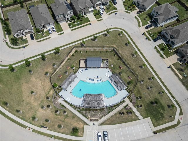 518 N Eagle Point Road, Van Alstyne, TX 75495
