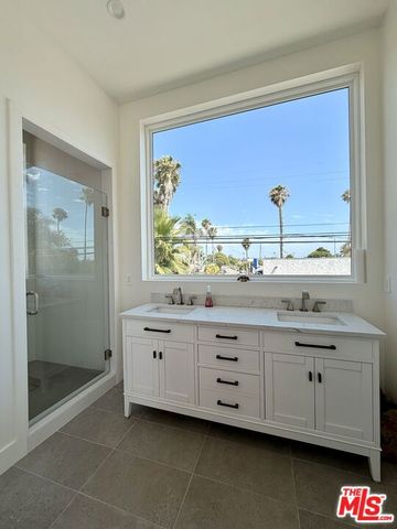 3989 Beethoven Street, Los Angeles, CA 90066