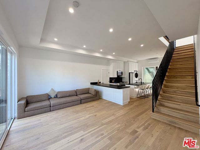 3989 Beethoven Street, Los Angeles, CA 90066