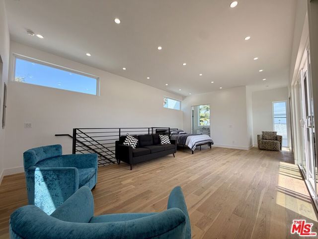 3989 Beethoven Street, Los Angeles, CA 90066