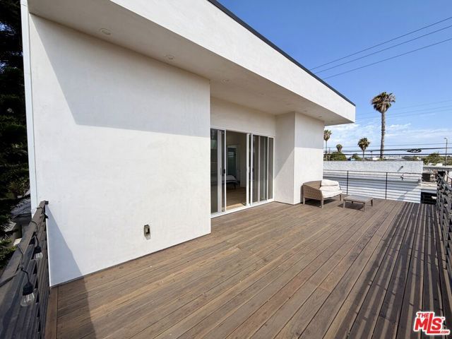 3989 Beethoven Street, Los Angeles, CA 90066