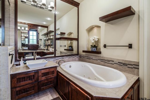 1501 Chaparrel Run, Tyler, TX 75703