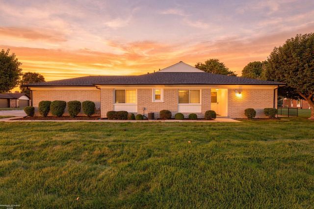 654 Country Club Drive, St Clair Shores, MI 48082