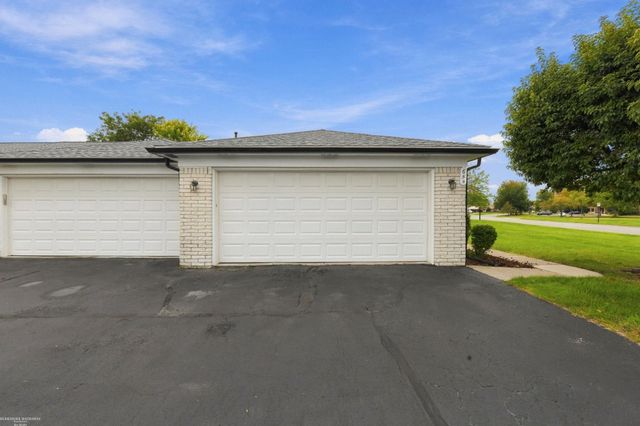 654 Country Club Drive, St Clair Shores, MI 48082