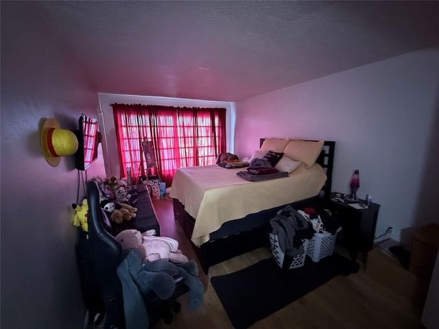 1300 NE 191st Street 305, Miami, FL 33179