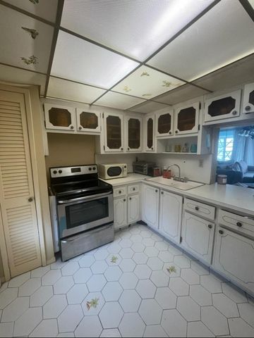 1300 NE 191st Street 305, Miami, FL 33179