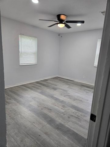 810 Shawnee Trace, Grand Prairie, TX 75051