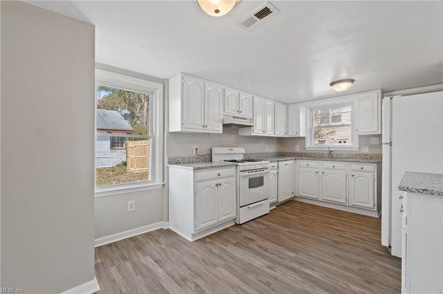 6 Worden PL, Portsmouth, VA 23702