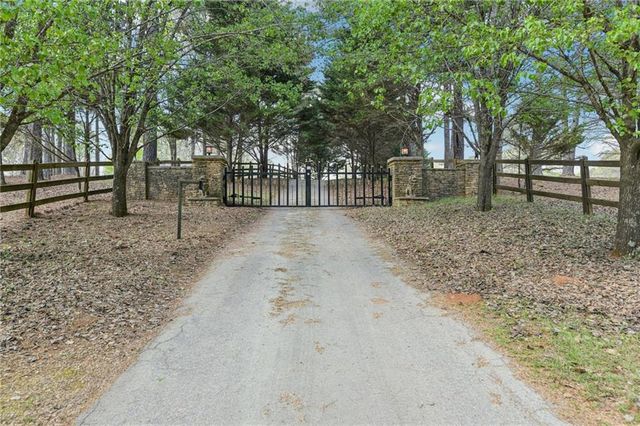 228 Indian Creek Road, Locust Grove, GA 30248
