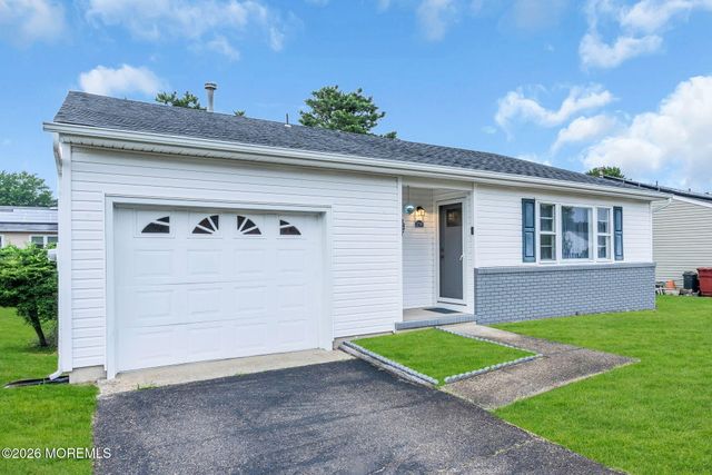 214 Westbrook Drive, Toms River, NJ 08757