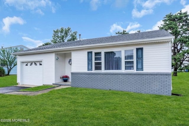 214 Westbrook Drive, Toms River, NJ 08757