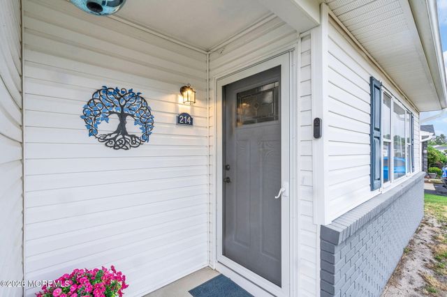 214 Westbrook Drive, Toms River, NJ 08757
