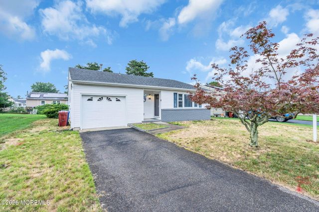 214 Westbrook Drive, Toms River, NJ 08757