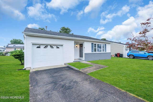 214 Westbrook Drive, Toms River, NJ 08757