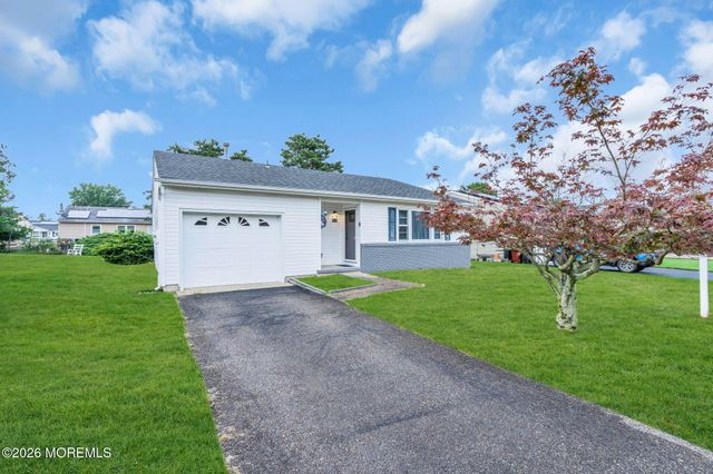 214 Westbrook Drive, Toms River, NJ 08757
