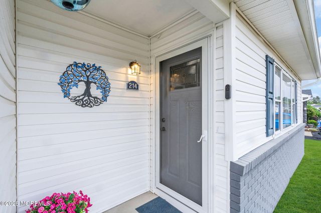 214 Westbrook Drive, Toms River, NJ 08757