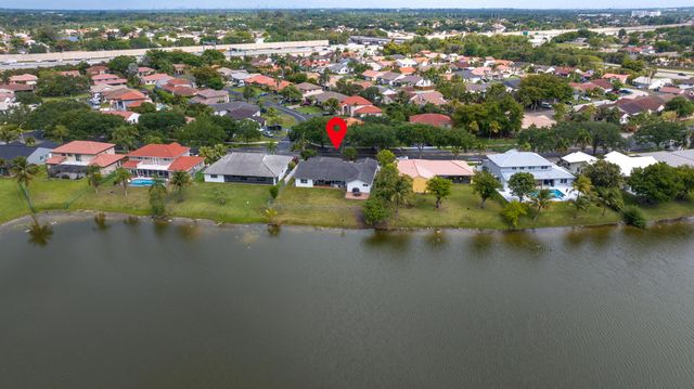 5791 Hawkes Bluff Avenue, Davie, FL 33331