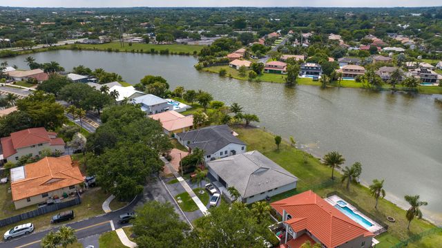 5791 Hawkes Bluff Avenue, Davie, FL 33331