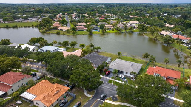 5791 Hawkes Bluff Avenue, Davie, FL 33331