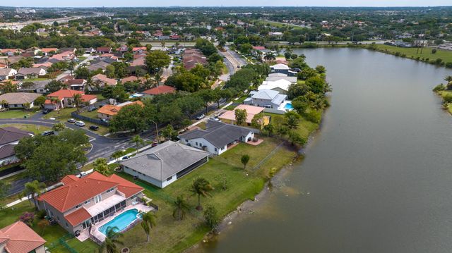 5791 Hawkes Bluff Avenue, Davie, FL 33331